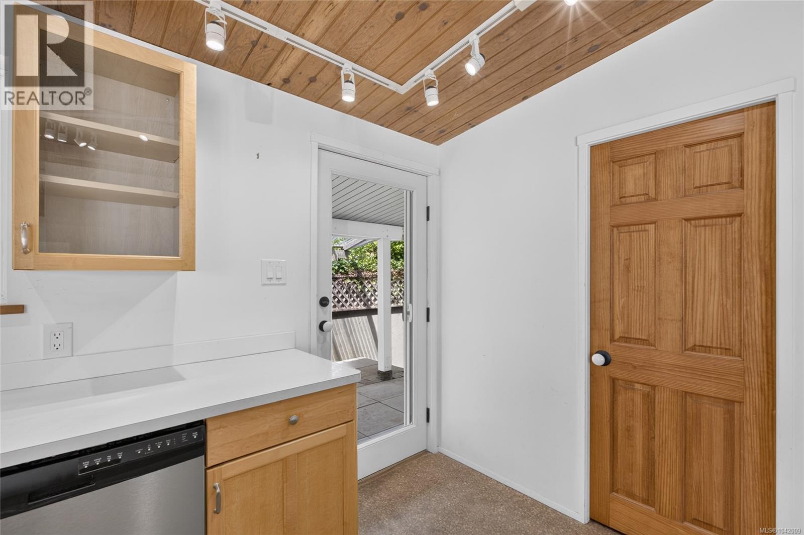 343 Lazo Rd, Comox, British Columbia  V9M 3T9 - Photo 12 - 1042009