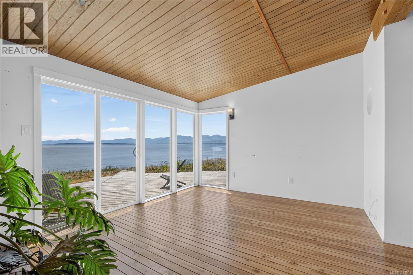 343 Lazo Rd, Comox, British Columbia  V9M 3T9 - Photo 13 - 1042009