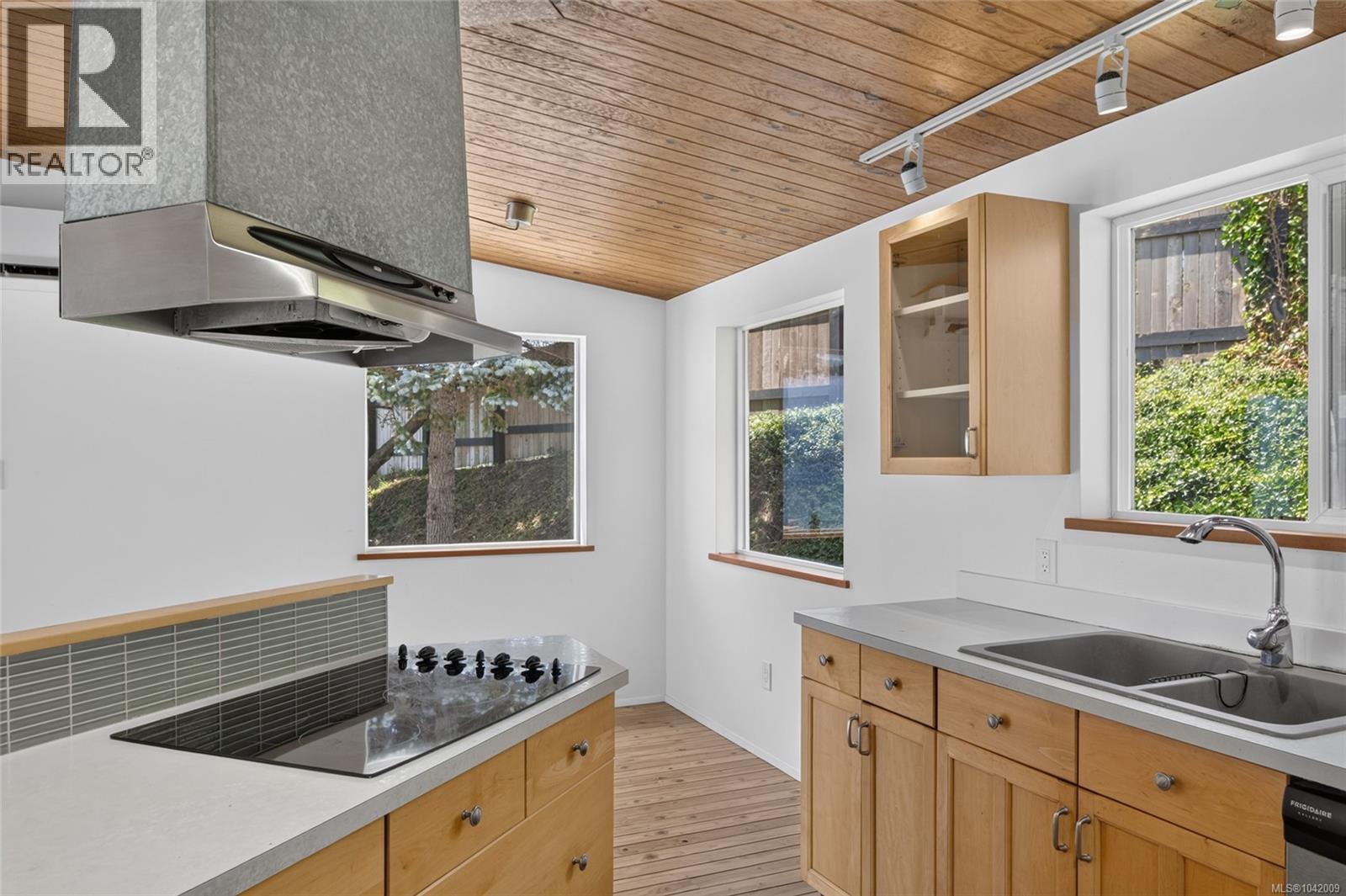343 Lazo Rd, Comox, British Columbia  V9M 3T9 - Photo 19 - 1042009