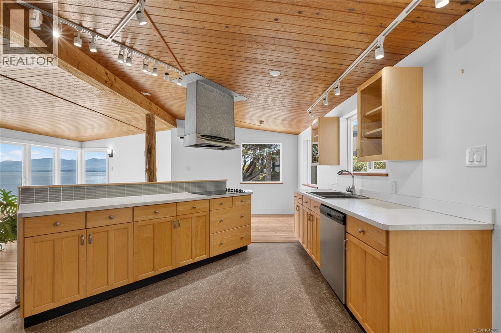 343 Lazo Rd, Comox, British Columbia  V9M 3T9 - Photo 22 - 1042009