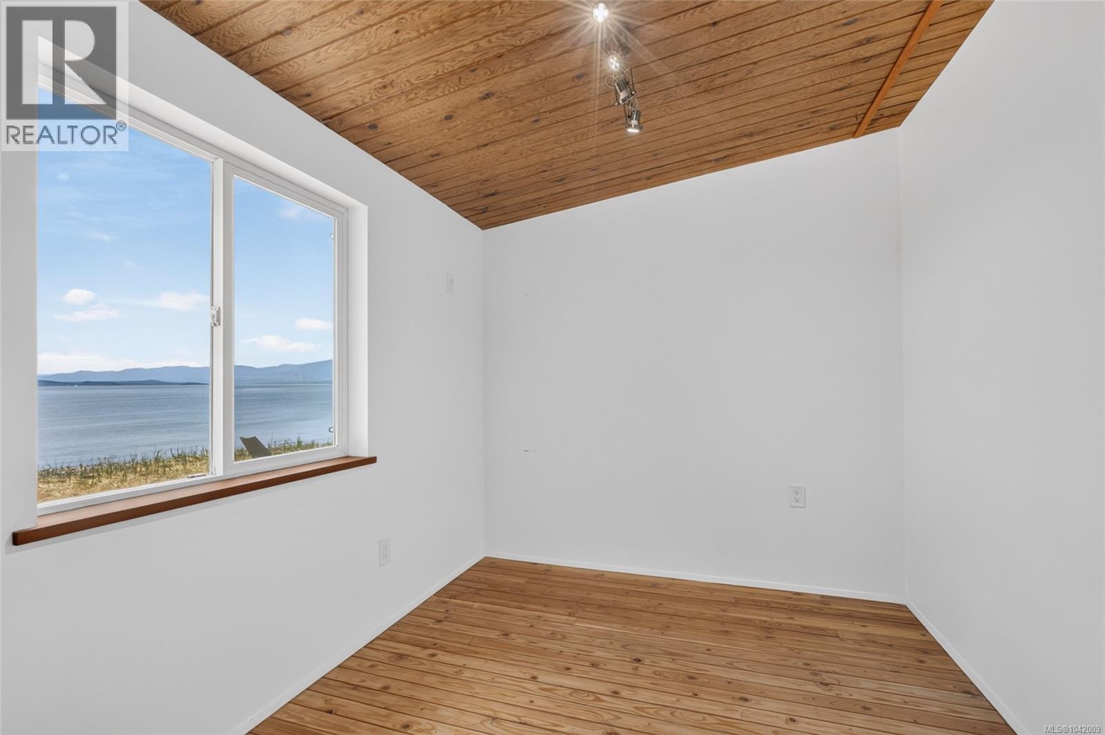 343 Lazo Rd, Comox, British Columbia  V9M 3T9 - Photo 28 - 1042009