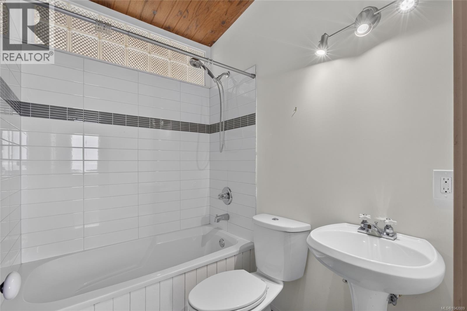 343 Lazo Rd, Comox, British Columbia  V9M 3T9 - Photo 31 - 1042009