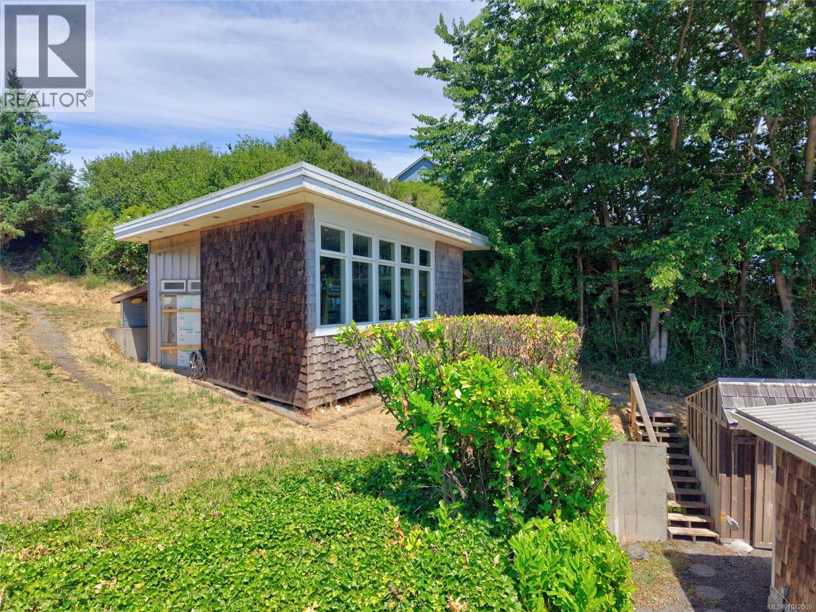 343 Lazo Rd, Comox, British Columbia  V9M 3T9 - Photo 38 - 1042009
