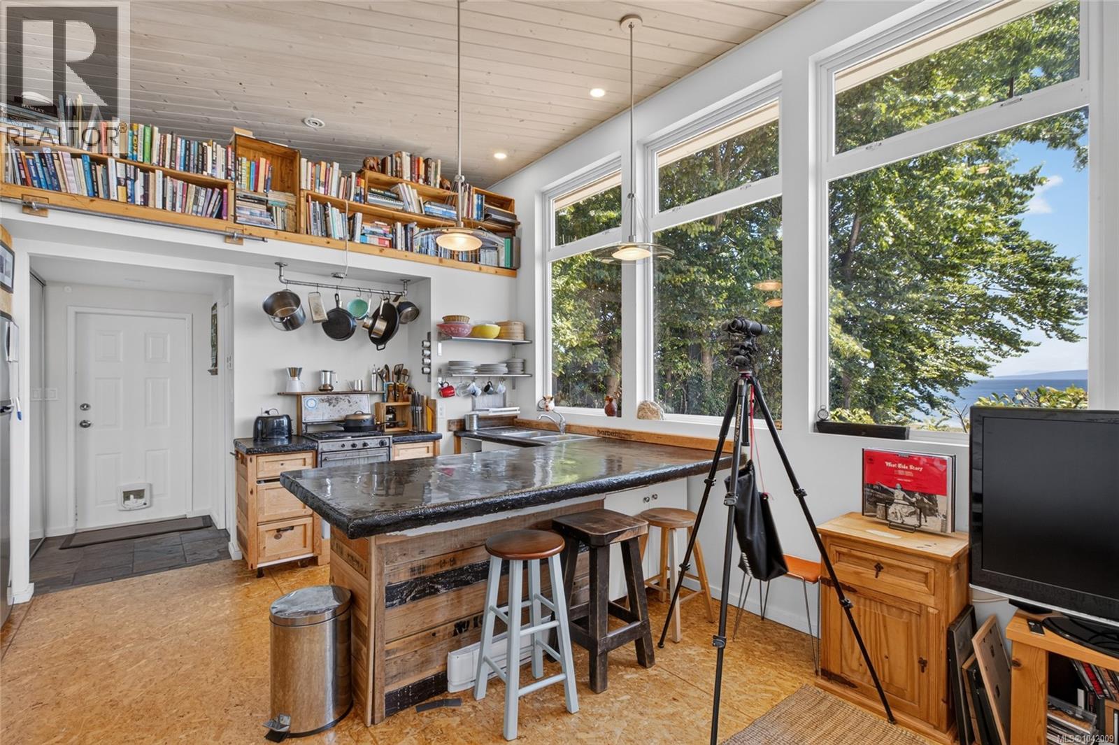 343 Lazo Rd, Comox, British Columbia  V9M 3T9 - Photo 45 - 1042009