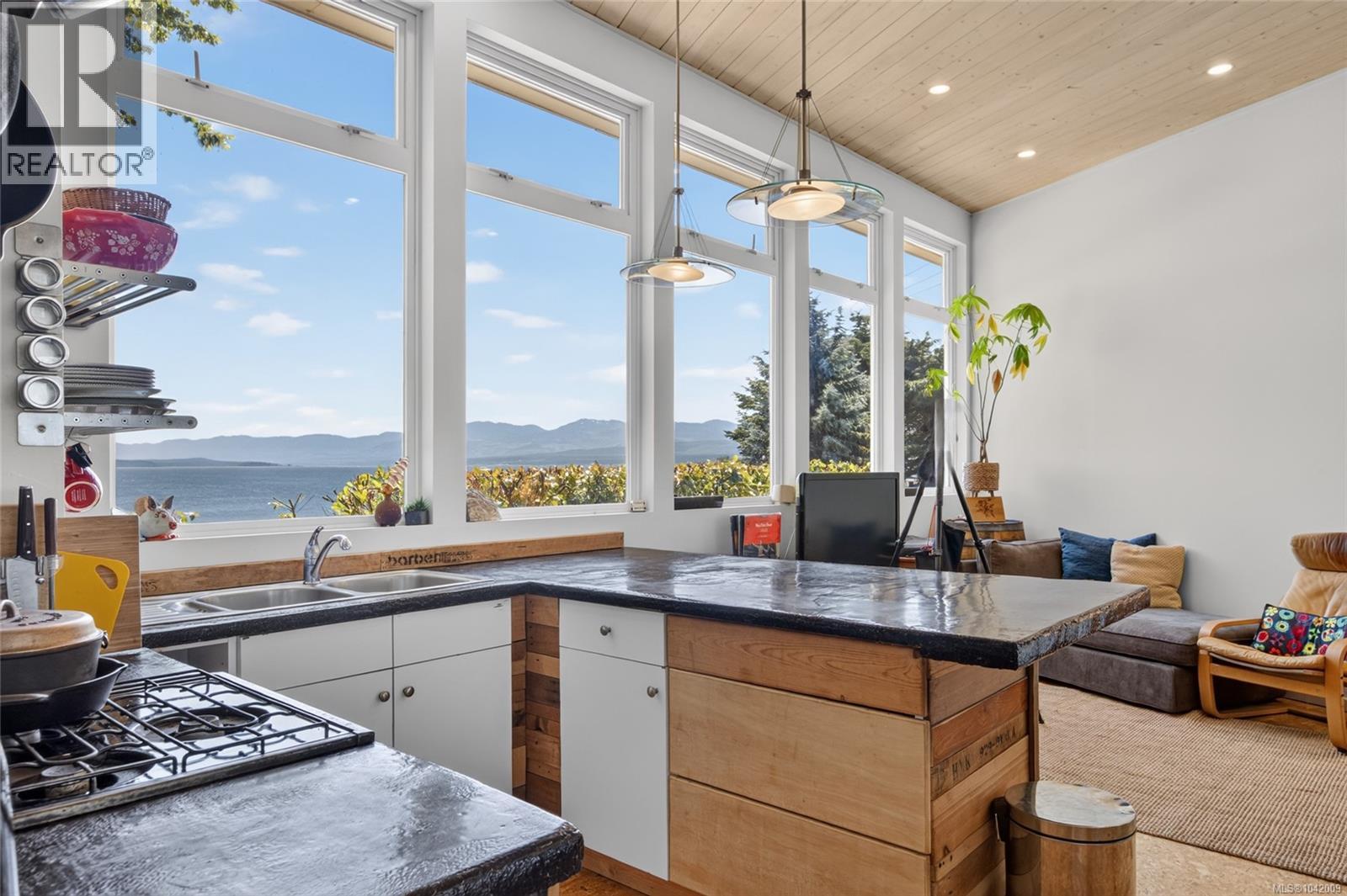 343 Lazo Rd, Comox, British Columbia  V9M 3T9 - Photo 46 - 1042009