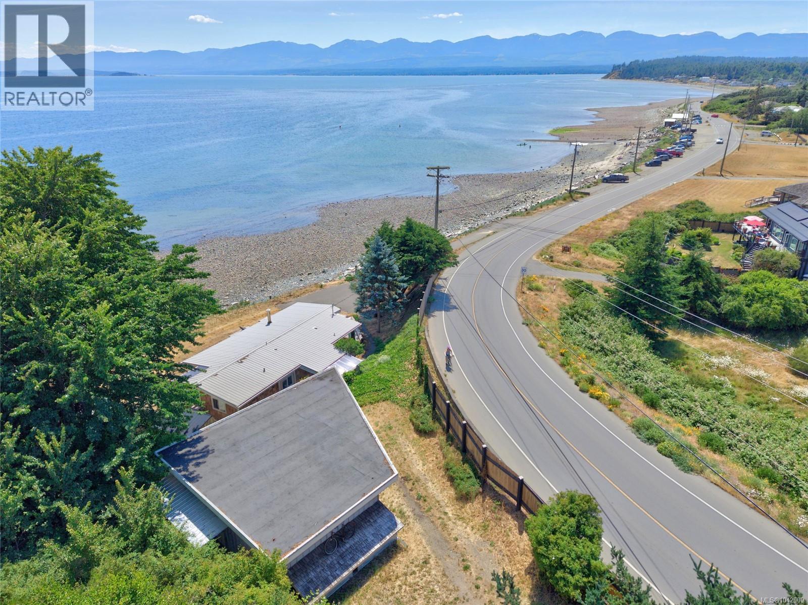 343 Lazo Rd, Comox, British Columbia  V9M 3T9 - Photo 5 - 1042009