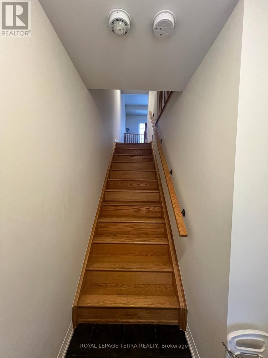 185 Royal Northern Path, Oshawa, Ontario L1L 0R6 - Photo 2 - E13508950