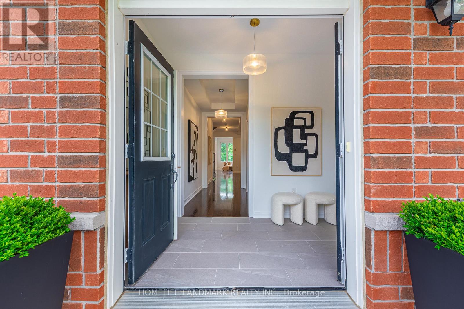 125 Roy Harper Avenue, Aurora, Ontario  L4G 0V6 - Photo 4 - N13509016
