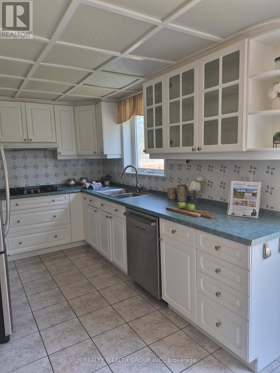 23 Pipers Green Avenue, Toronto, Ontario M1S 3J9 - Photo 9 - E13503240