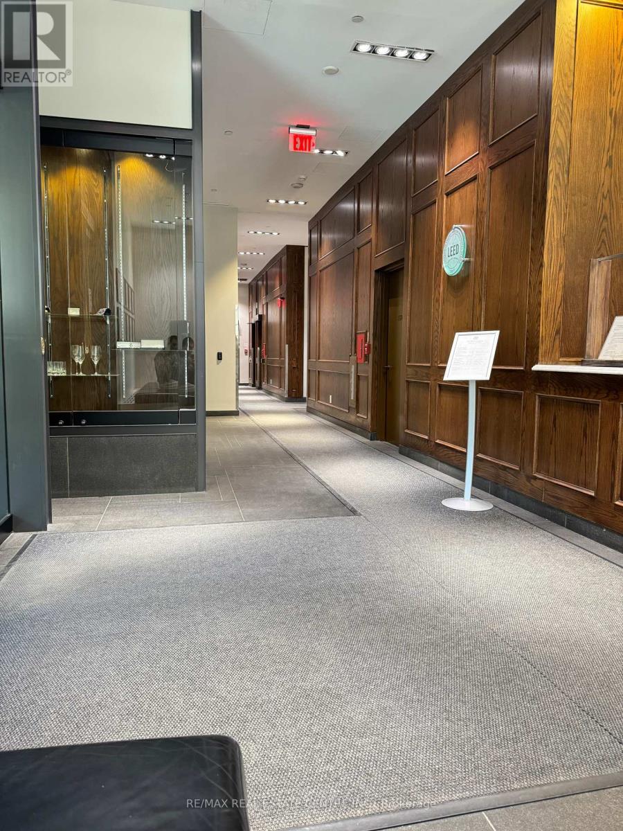 805 - 426 University Avenue, Toronto, Ontario M5G 1S9 - Photo 2 - C13509078