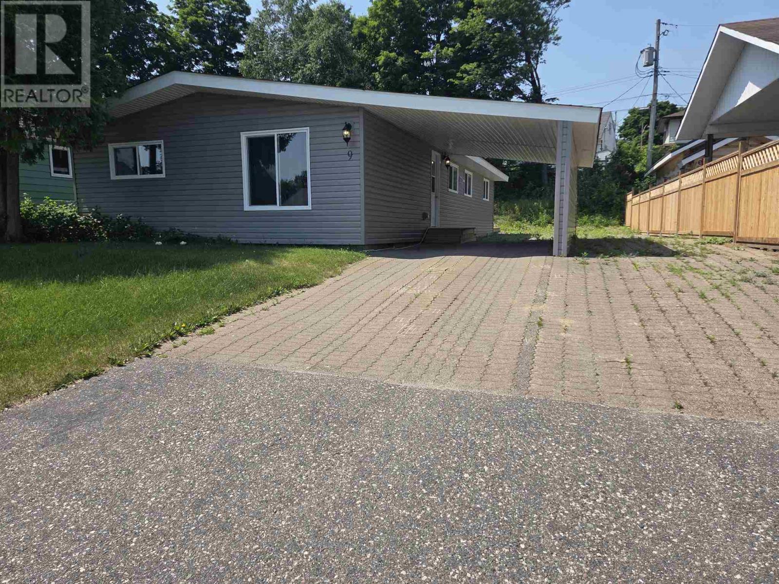9 Central Ave, Elliot Lake, Ontario  P5A 2E8 - Photo 1 - SM261674