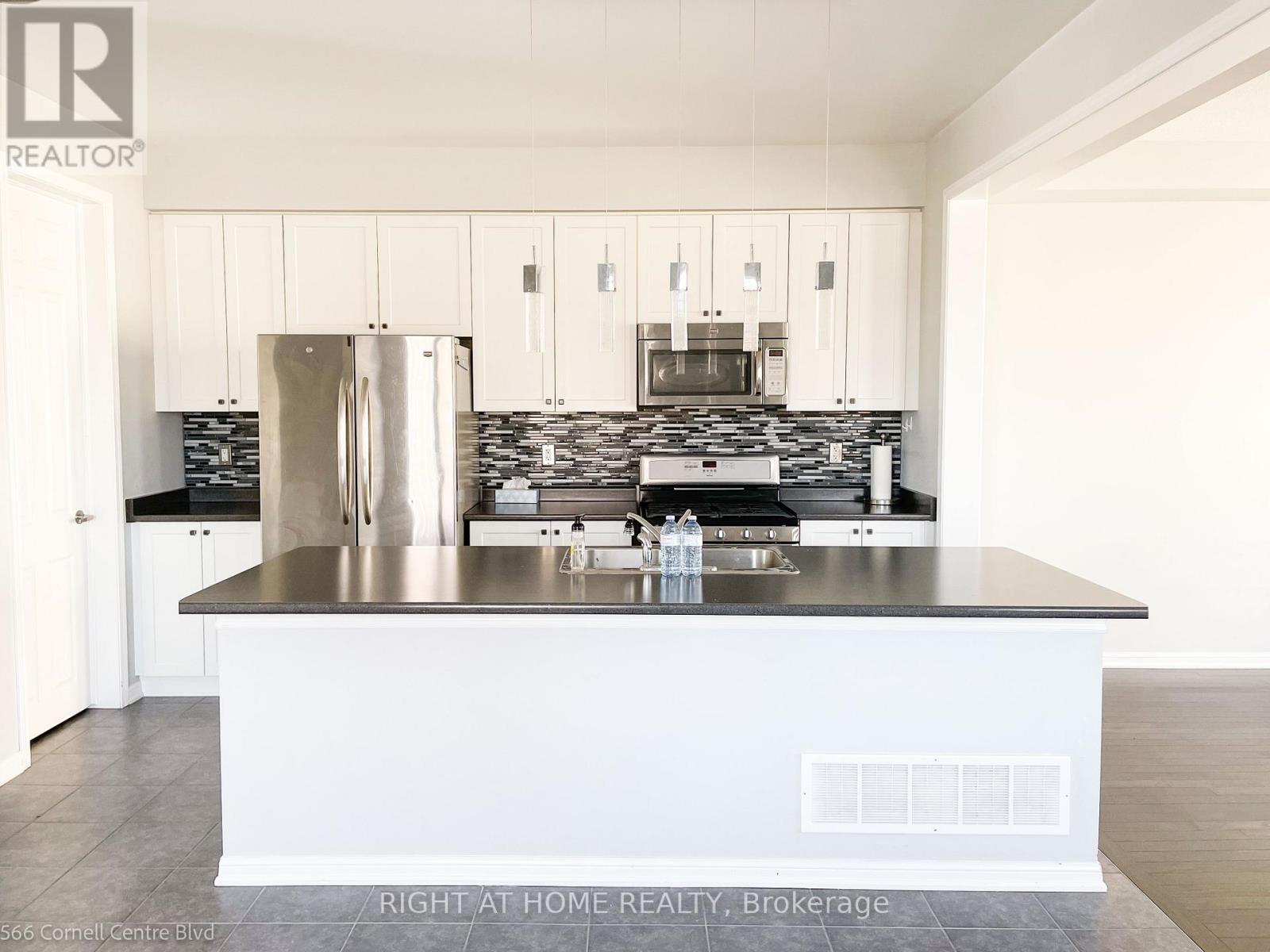 566 CORNELL CENTRE BOULEVARD, Markham, Ontario