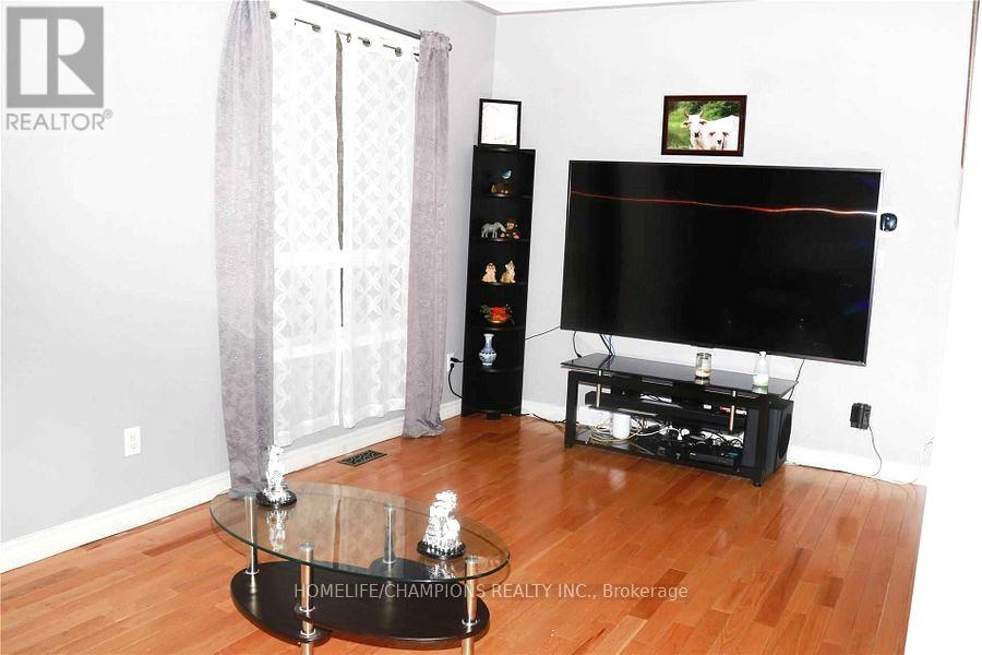 14 Benmore Crescent, Brampton, Ontario  L6P 2S8 - Photo 3 - W13509136
