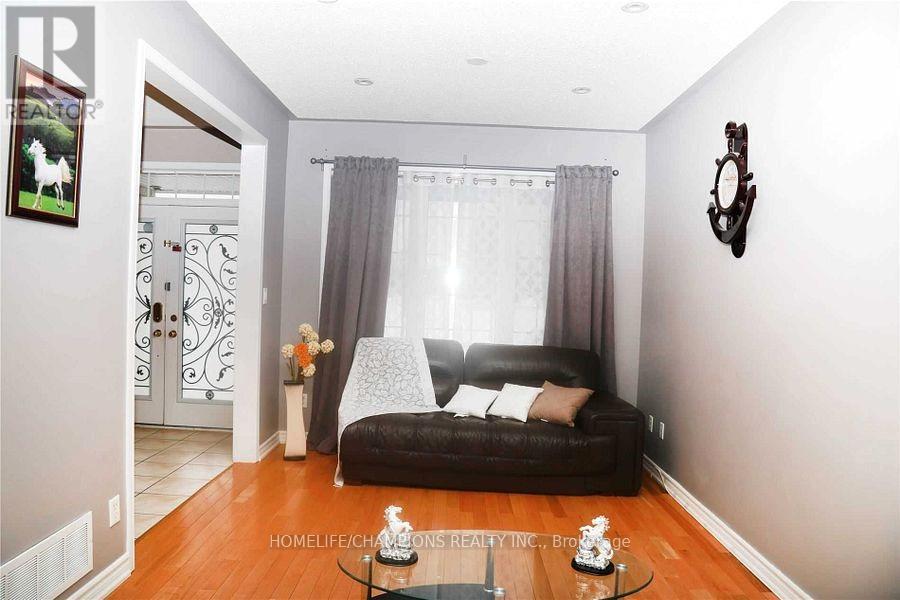 14 Benmore Crescent, Brampton, Ontario  L6P 2S8 - Photo 4 - W13509136