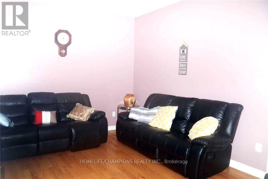14 Benmore Crescent, Brampton, Ontario  L6P 2S8 - Photo 5 - W13509136