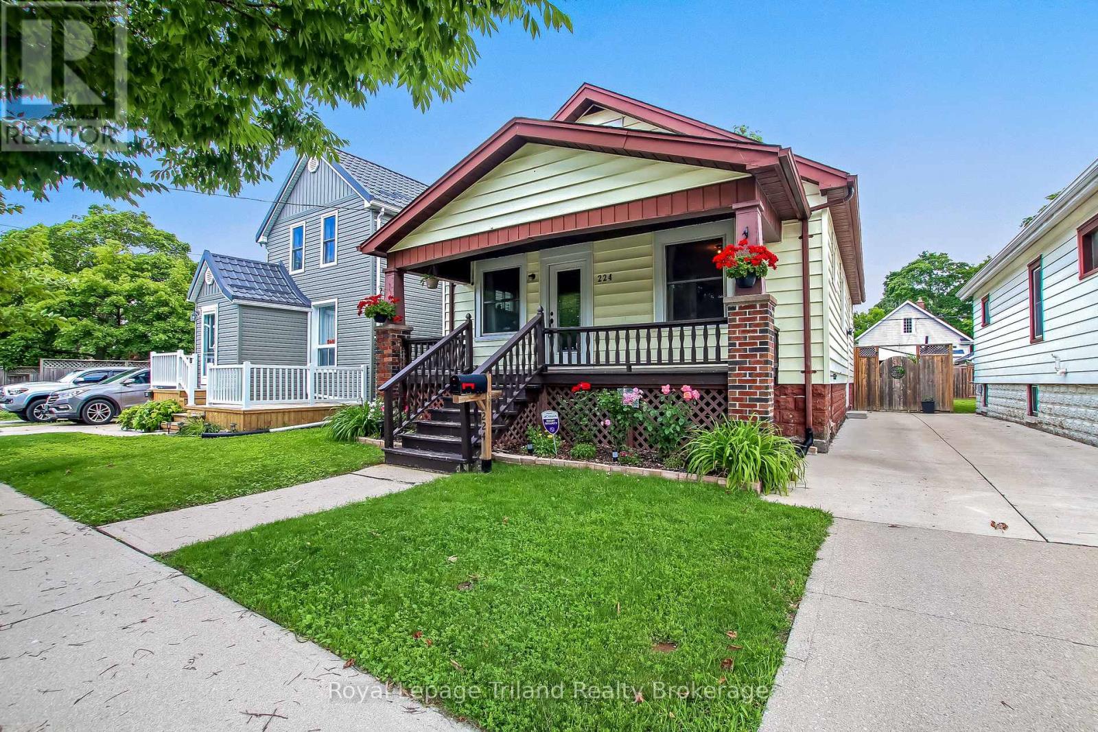 224 HARKNESS STREET, Sarnia, Ontario