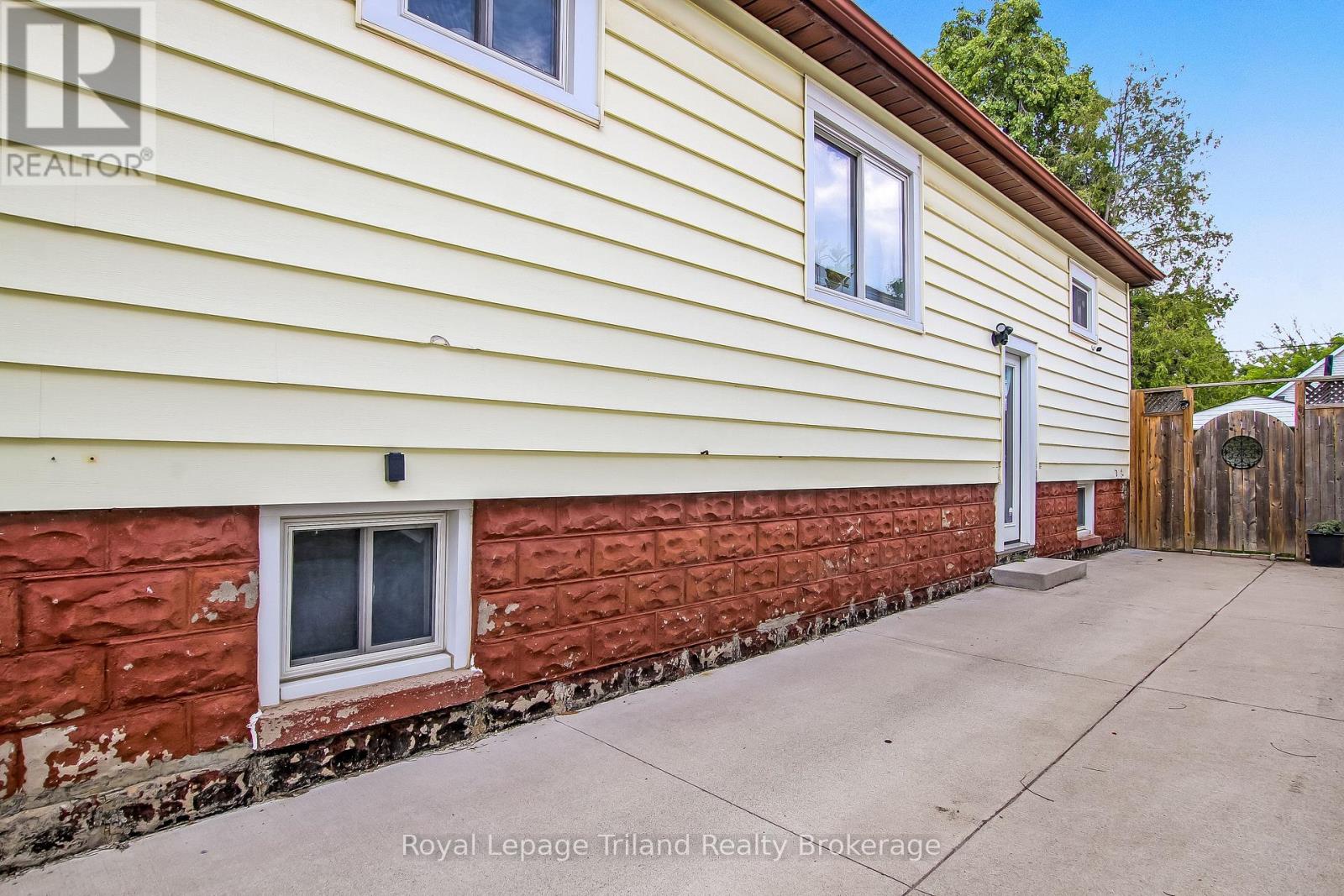 224 Harkness Street, Sarnia, Ontario N7T 3H4 - Photo 4 - X13503402