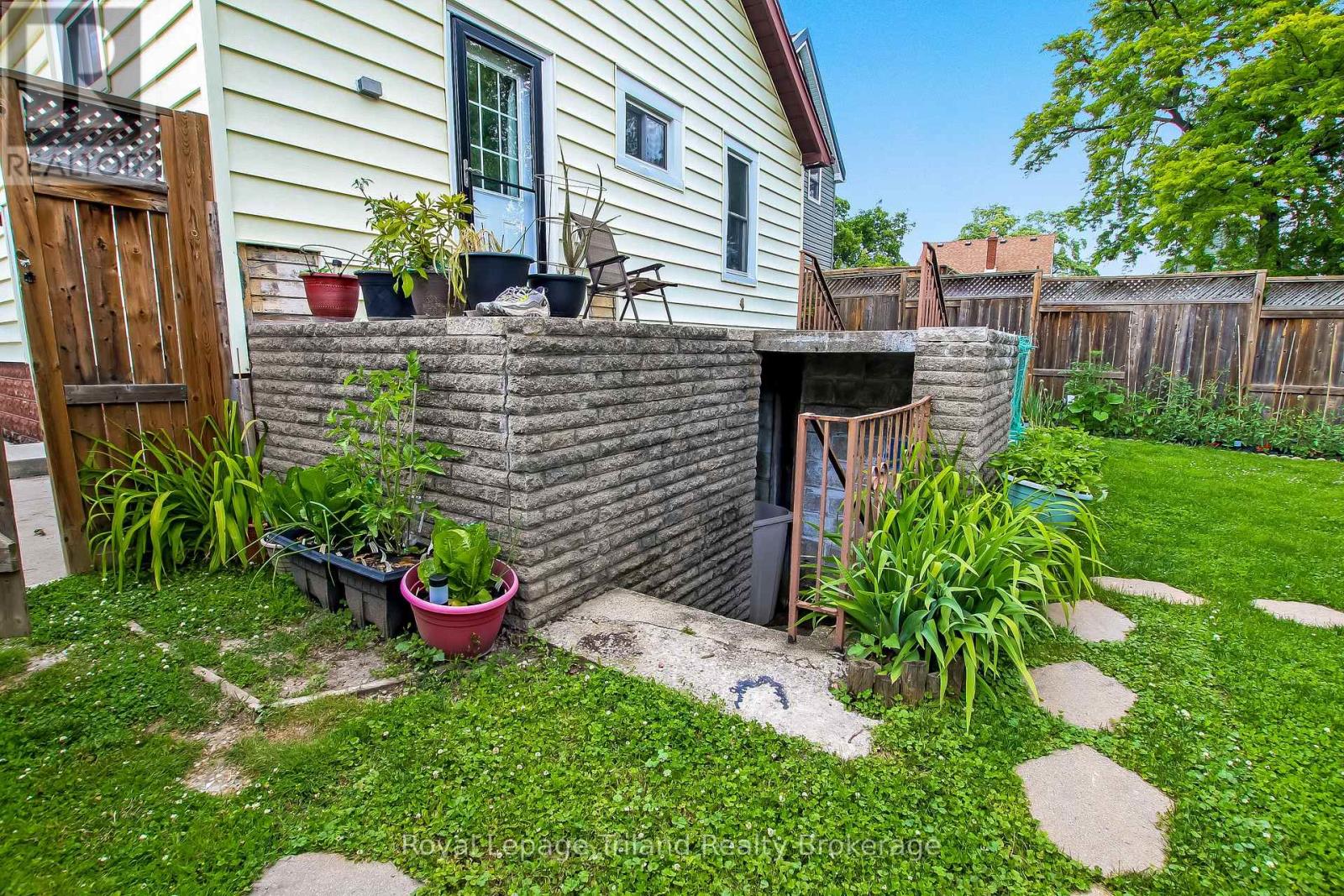 224 Harkness Street, Sarnia, Ontario N7T 3H4 - Photo 5 - X13503402