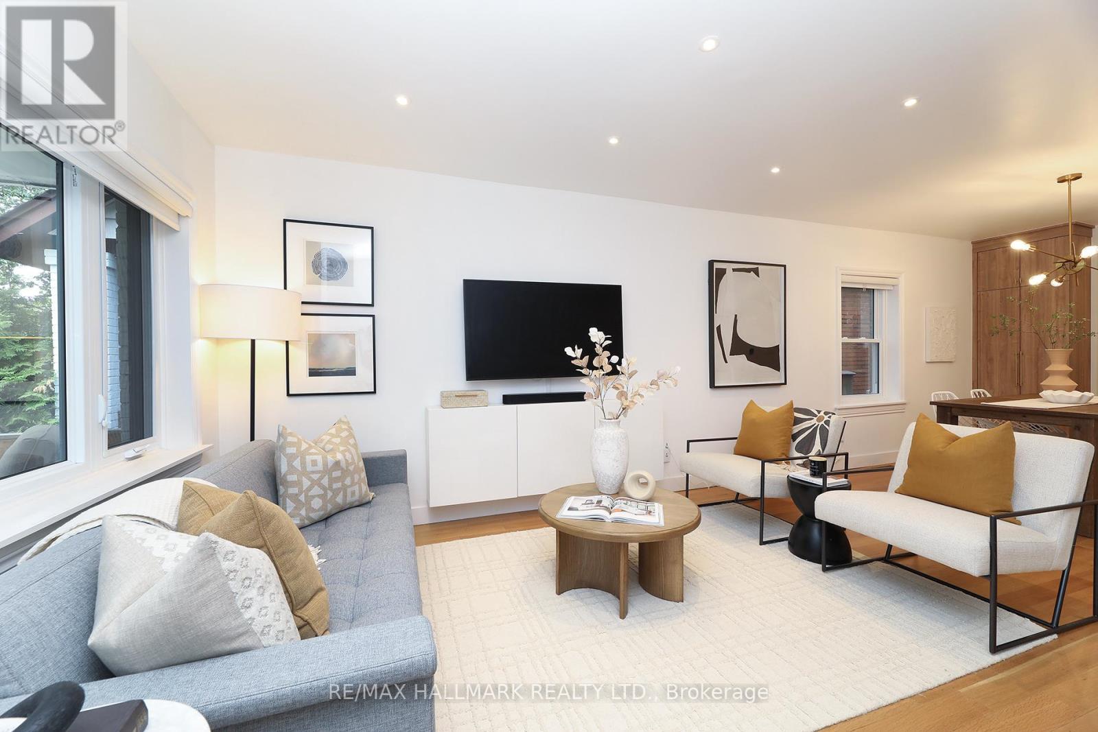 339 Scarborough Road, Toronto, Ontario  M4E 3M9 - Photo 2 - E13509246