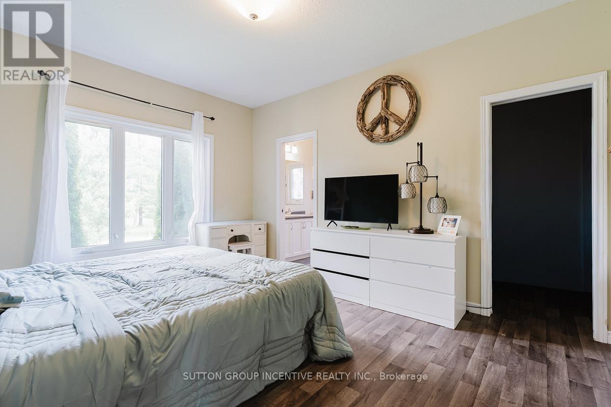 154 Switzer Street, Clearview, Ontario L0M 1N0 - Photo 17 - S13509002