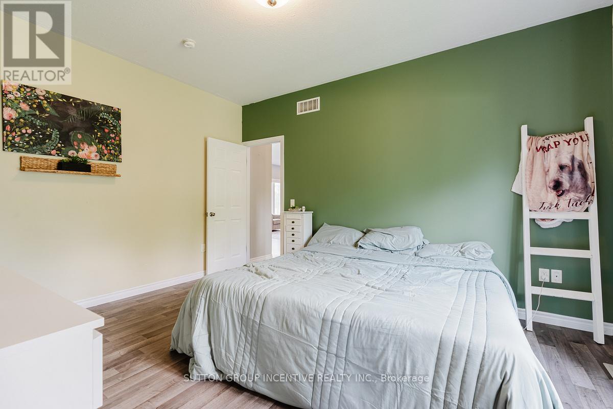 154 Switzer Street, Clearview, Ontario L0M 1N0 - Photo 18 - S13509002