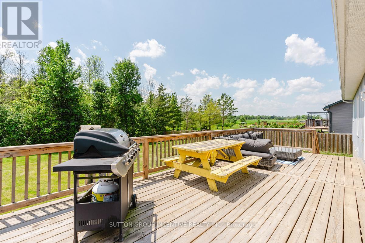 154 Switzer Street, Clearview, Ontario L0M 1N0 - Photo 3 - S13509002