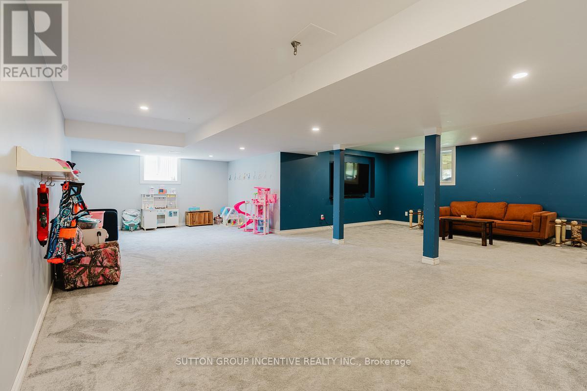 154 Switzer Street, Clearview, Ontario L0M 1N0 - Photo 25 - S13509002