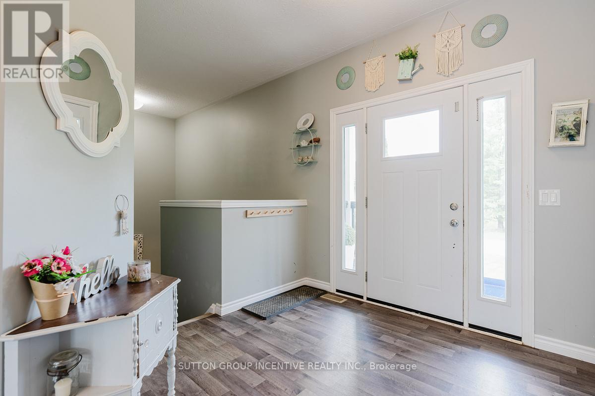 154 Switzer Street, Clearview, Ontario L0M 1N0 - Photo 4 - S13509002