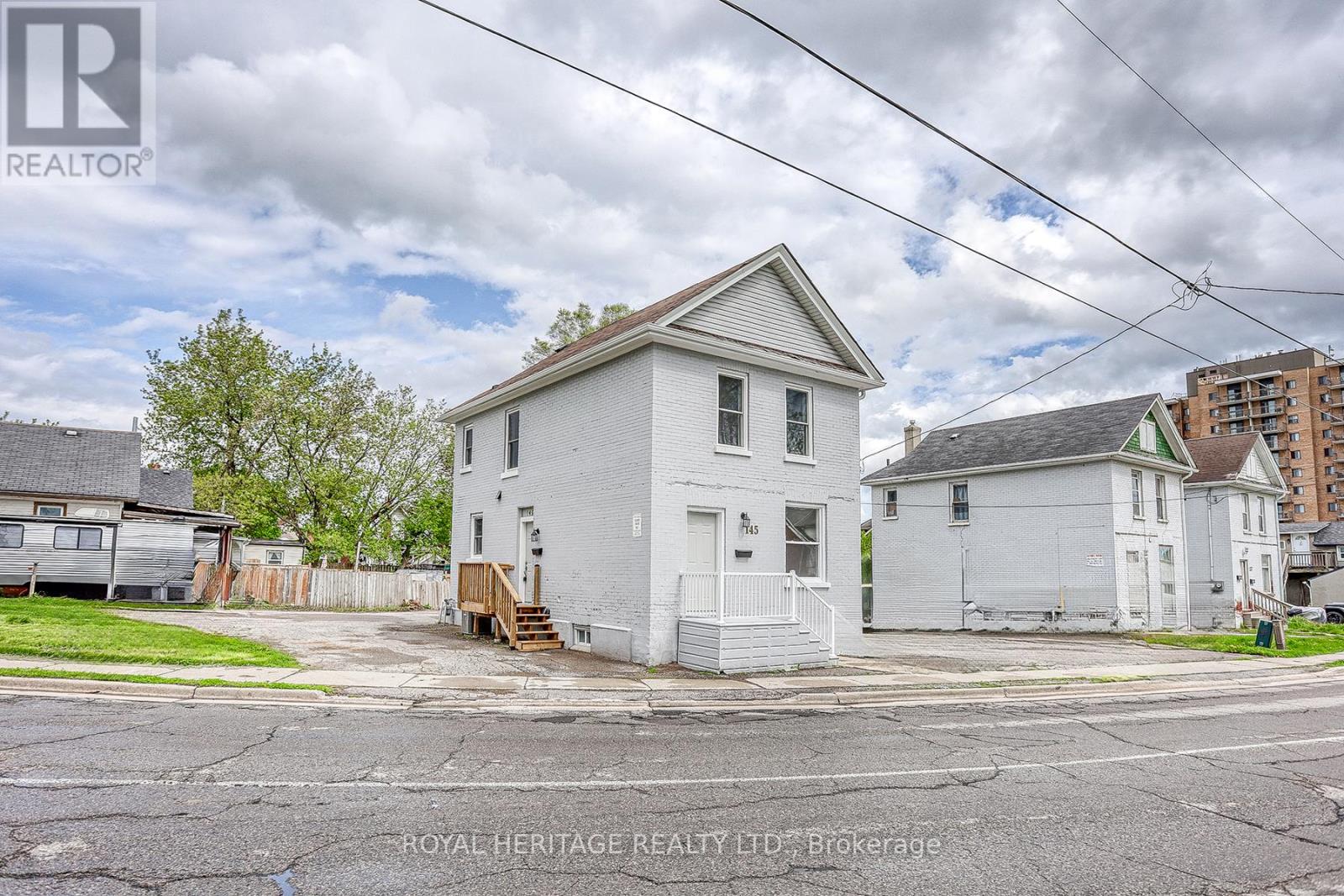 145 Centre Street N, Oshawa, Ontario  L1G 4C2 - Photo 2 - E13509328