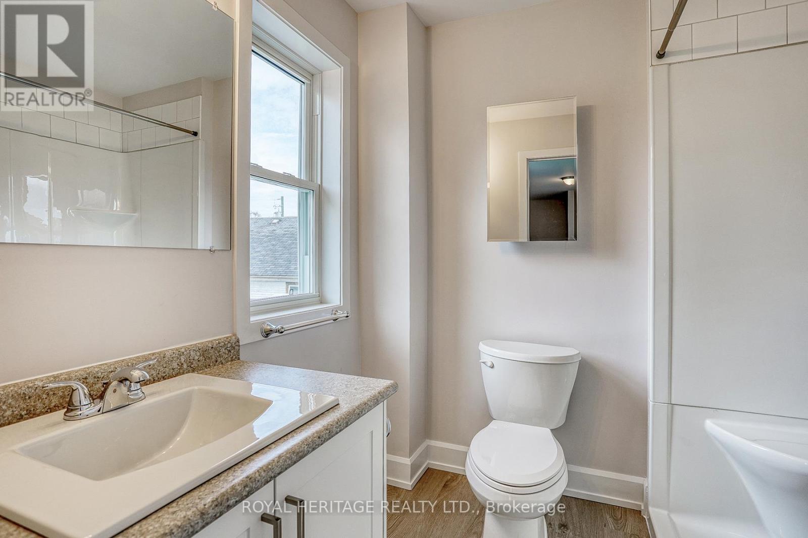 145 Centre Street N, Oshawa, Ontario  L1G 4C2 - Photo 9 - E13509328