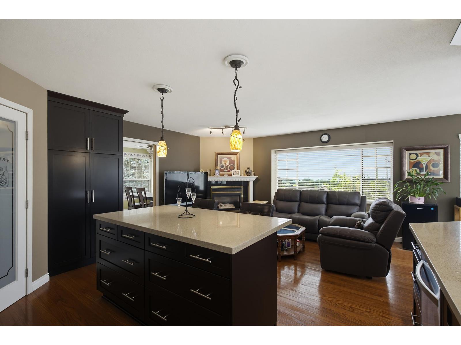 8219 Fujino Street, Mission, British Columbia  V2V 6T6 - Photo 6 - R3140020