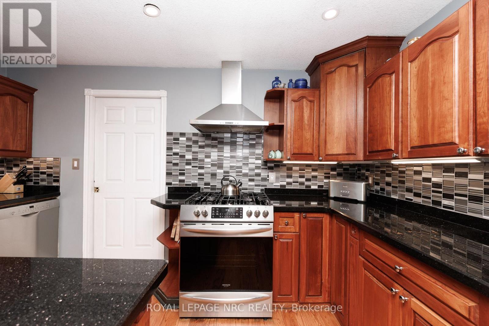 646 Prospect Point Road N, Fort Erie, Ontario  L0S 1N0 - Photo 11 - X13509362