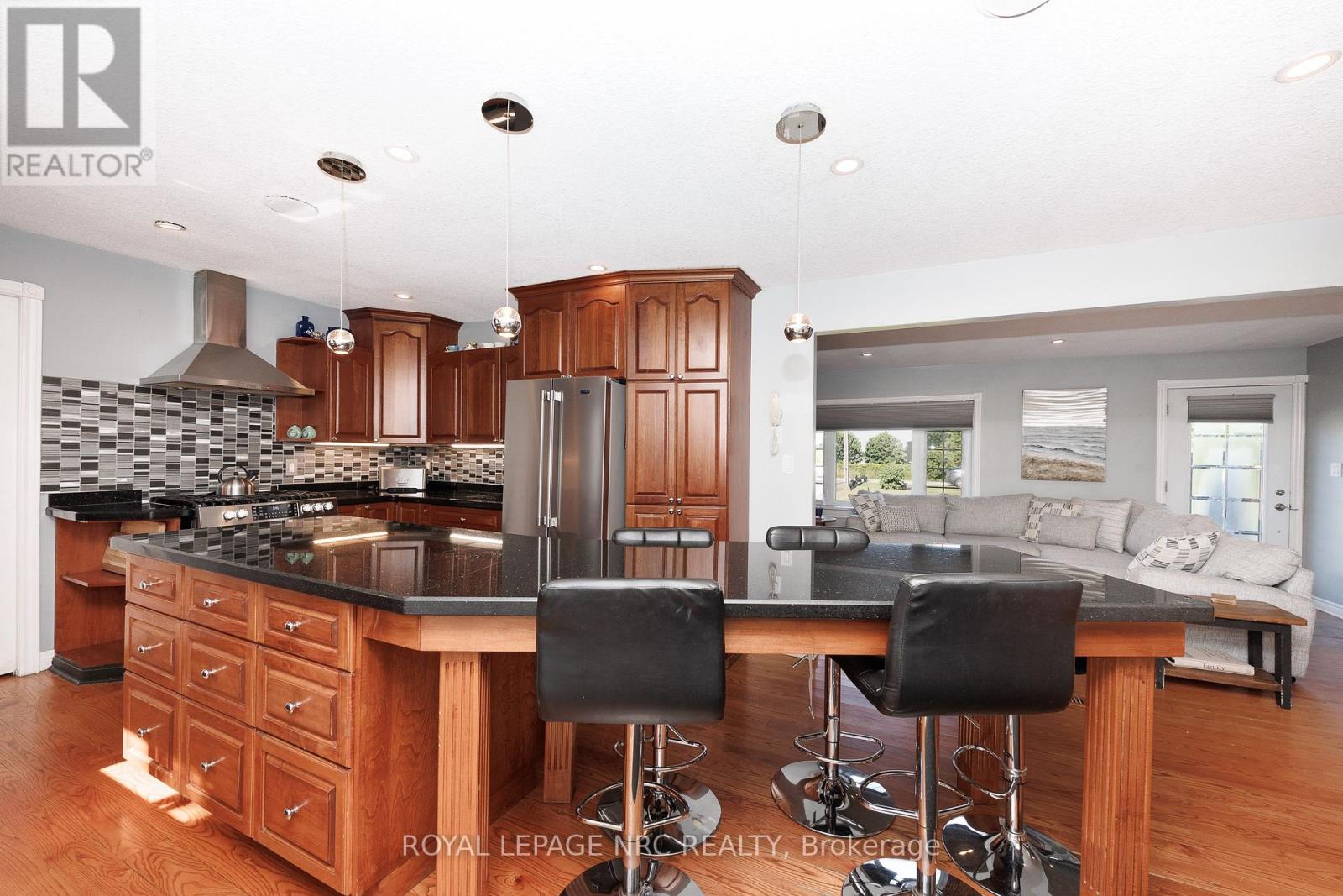 646 Prospect Point Road N, Fort Erie, Ontario  L0S 1N0 - Photo 9 - X13509362