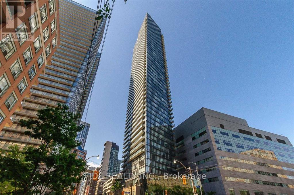 1605 - 832 BAY ST STREET, Toronto, Ontario