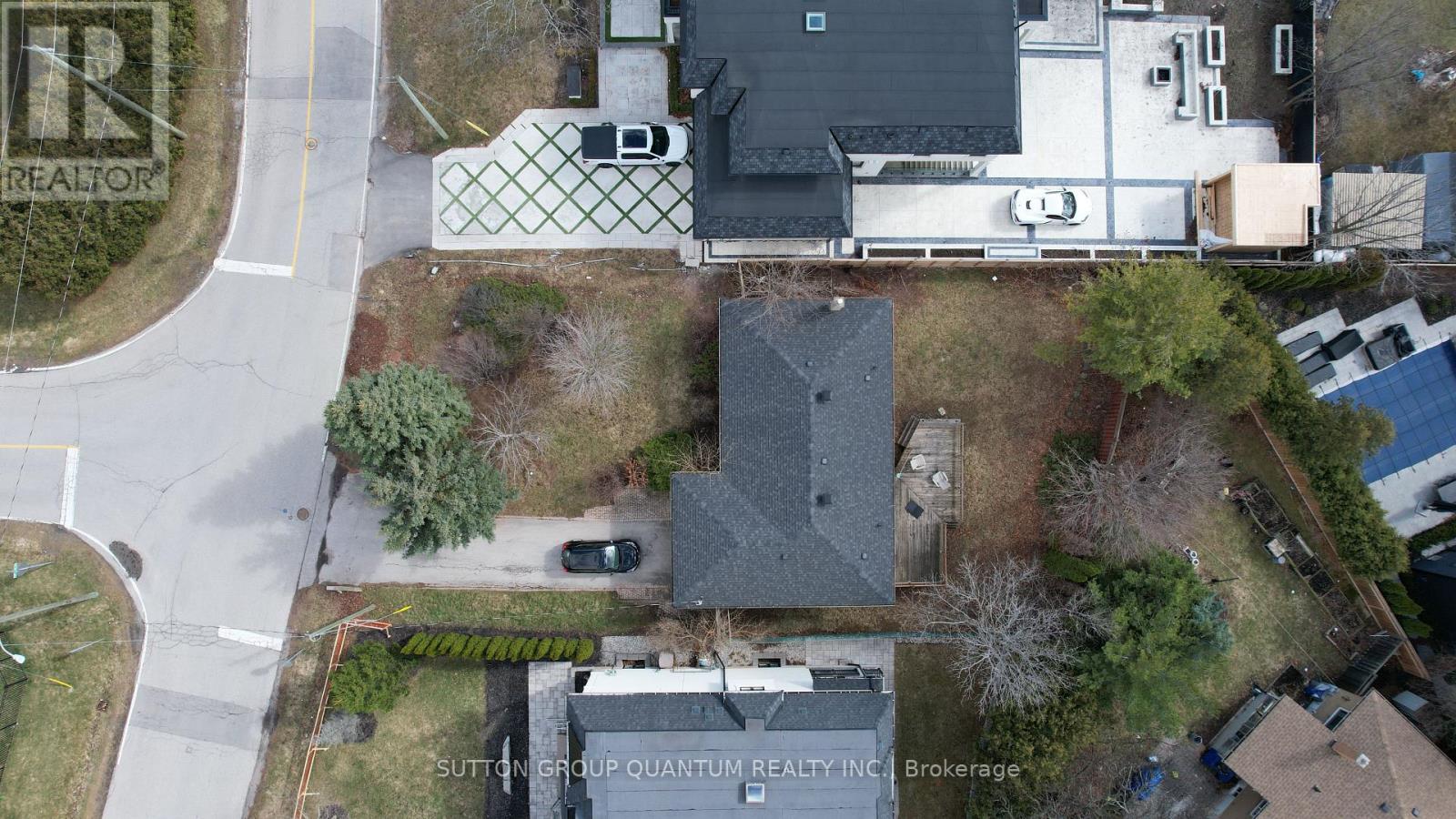 398 Tennyson Drive, Oakville, Ontario L6L 3Z1 - Photo 2 - W12873528