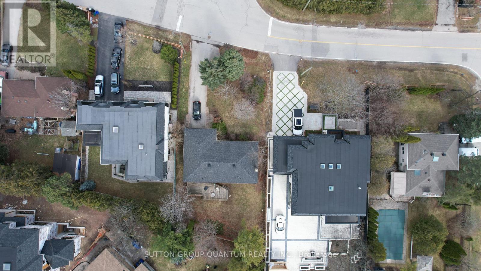 398 Tennyson Drive, Oakville, Ontario L6L 3Z1 - Photo 3 - W12873528