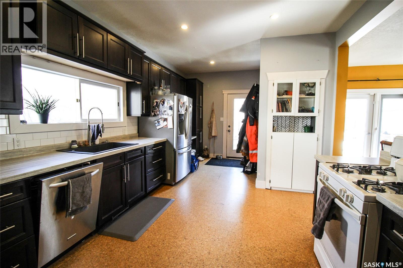 538 1st Street E, Shaunavon, Saskatchewan  S0N 2M0 - Photo 2 - SK041231