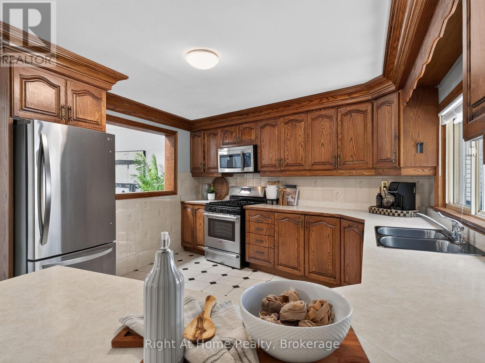 39 Benlight Crescent, Toronto, Ontario  M1H 1P4 - Photo 11 - E13509566