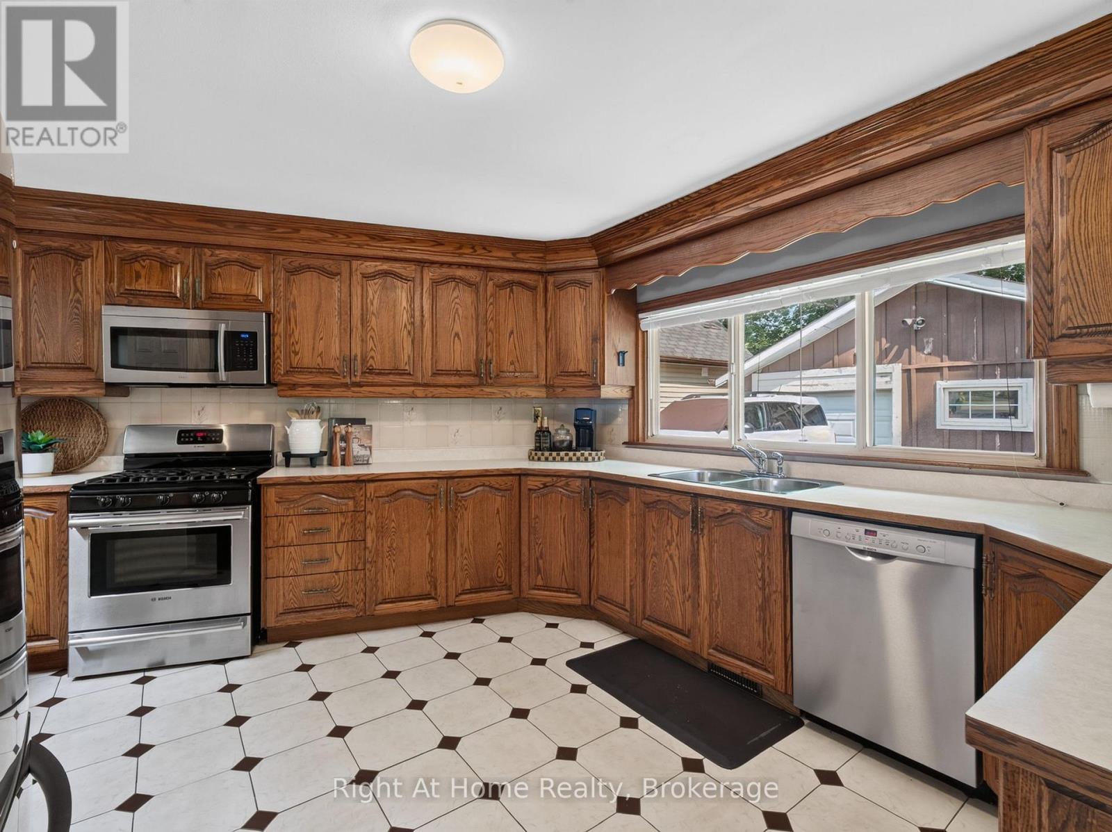 39 Benlight Crescent, Toronto, Ontario  M1H 1P4 - Photo 12 - E13509566