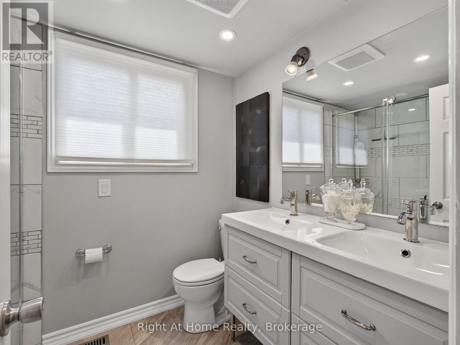 39 Benlight Crescent, Toronto, Ontario  M1H 1P4 - Photo 20 - E13509566