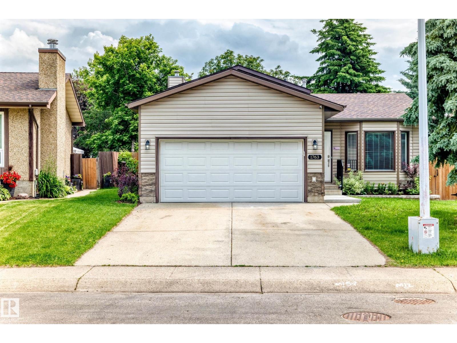 1763 48A ST NW, Edmonton, Alberta