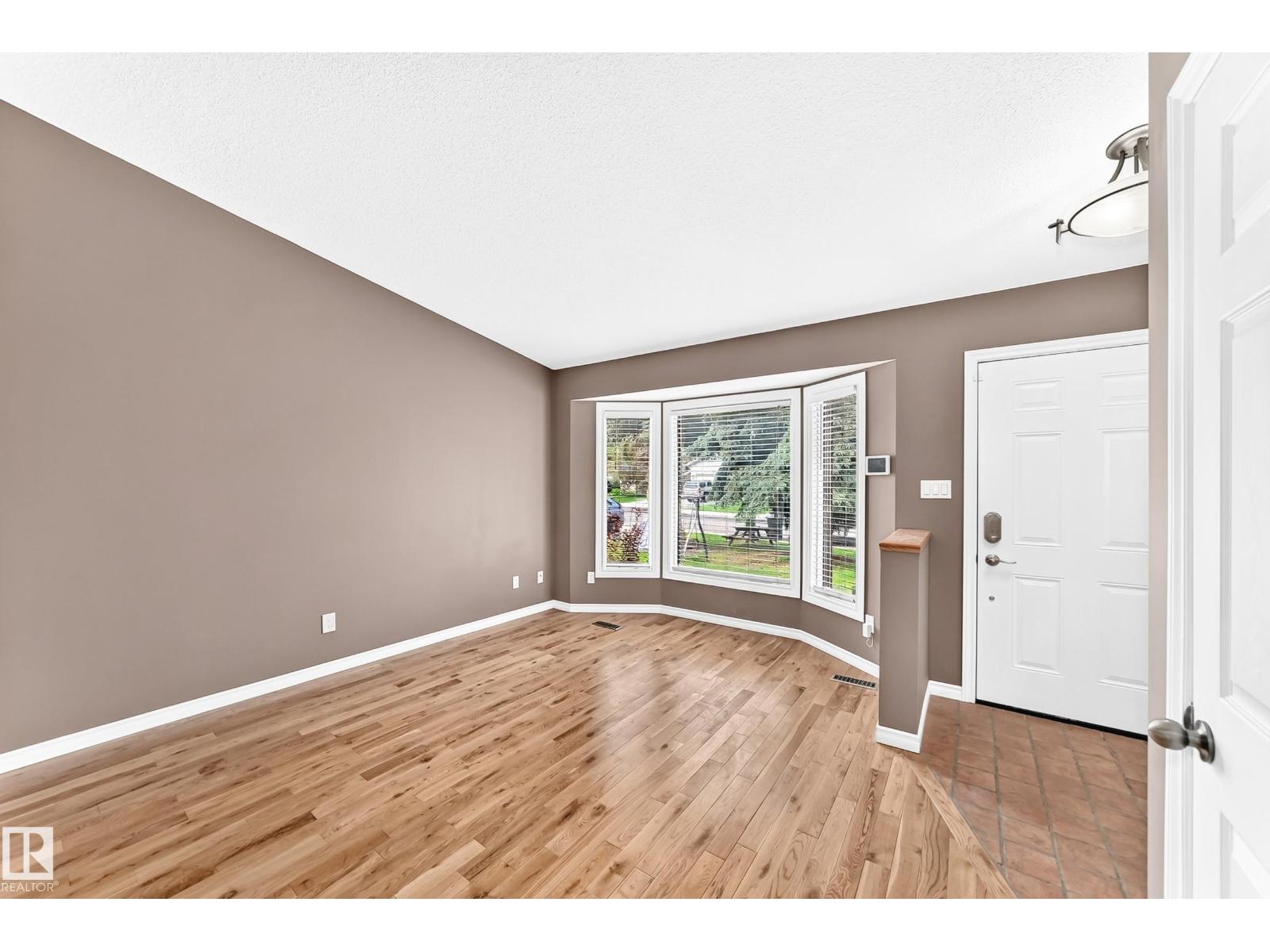 1763 48a St NW, Edmonton, Alberta  T6L 2Y2 - Photo 5 - E4496577