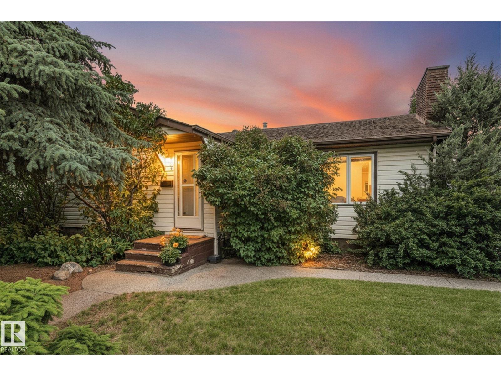 15612 83 AV NW, Edmonton, Alberta