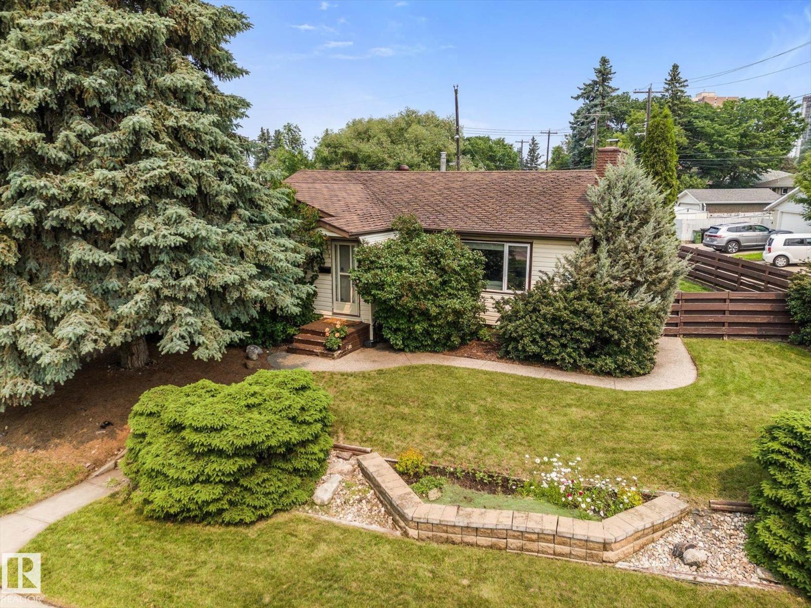 15612 83 Av NW, Edmonton, Alberta  T5R 3T7 - Photo 2 - E4496580