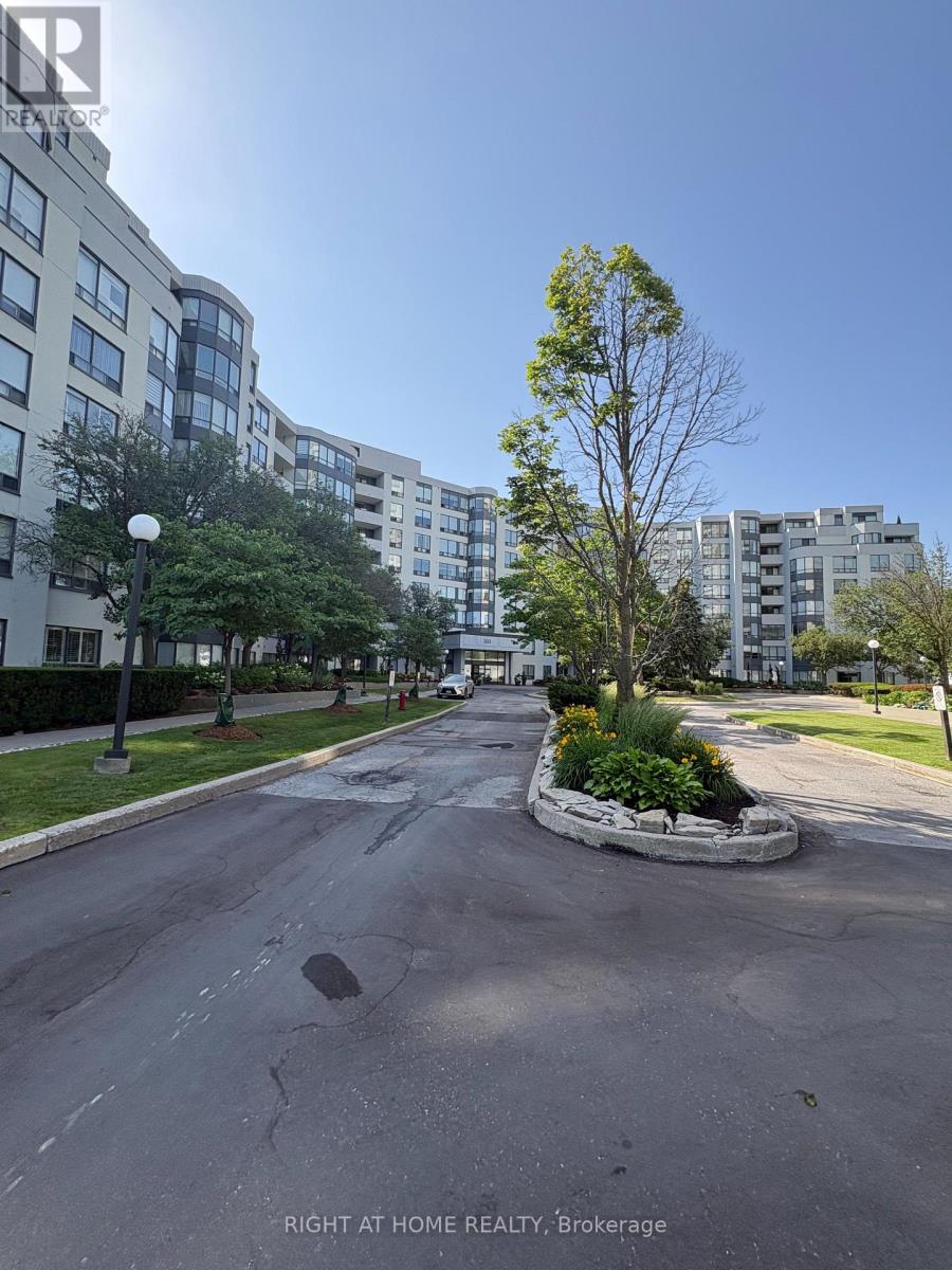 412 - 333 CLARK AVENUE W, Vaughan, Ontario