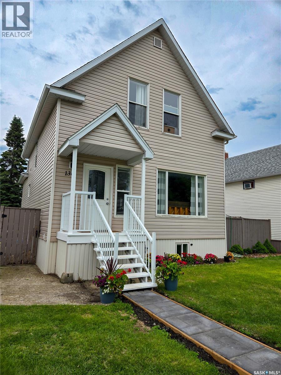 134 9th Avenue W, Melville, Saskatchewan  S0A 2P0 - Photo 2 - SK041219
