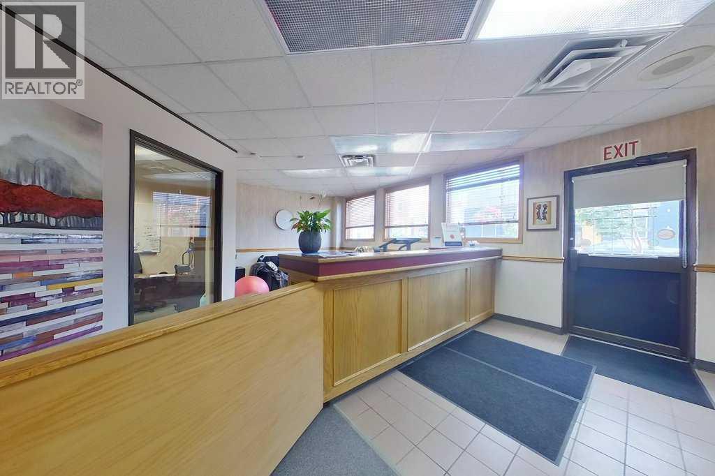 562 2 Street Se, Medicine Hat, Alberta  T1A 0C5 - Photo 4 - A2324413