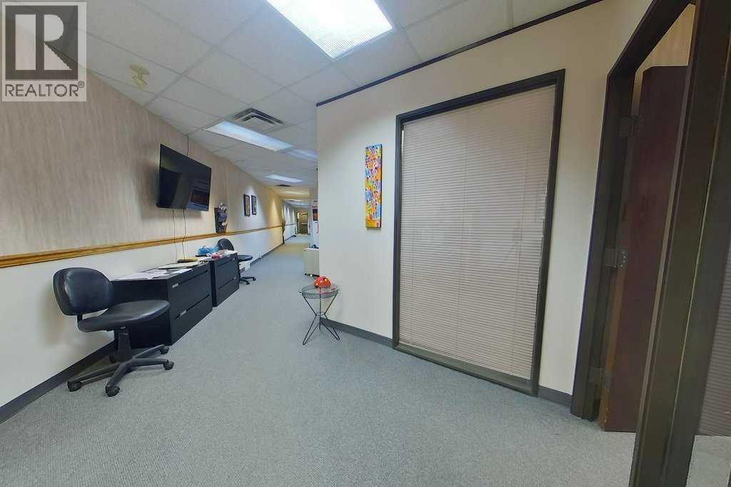 562 2 Street Se, Medicine Hat, Alberta  T1A 0C5 - Photo 5 - A2324413