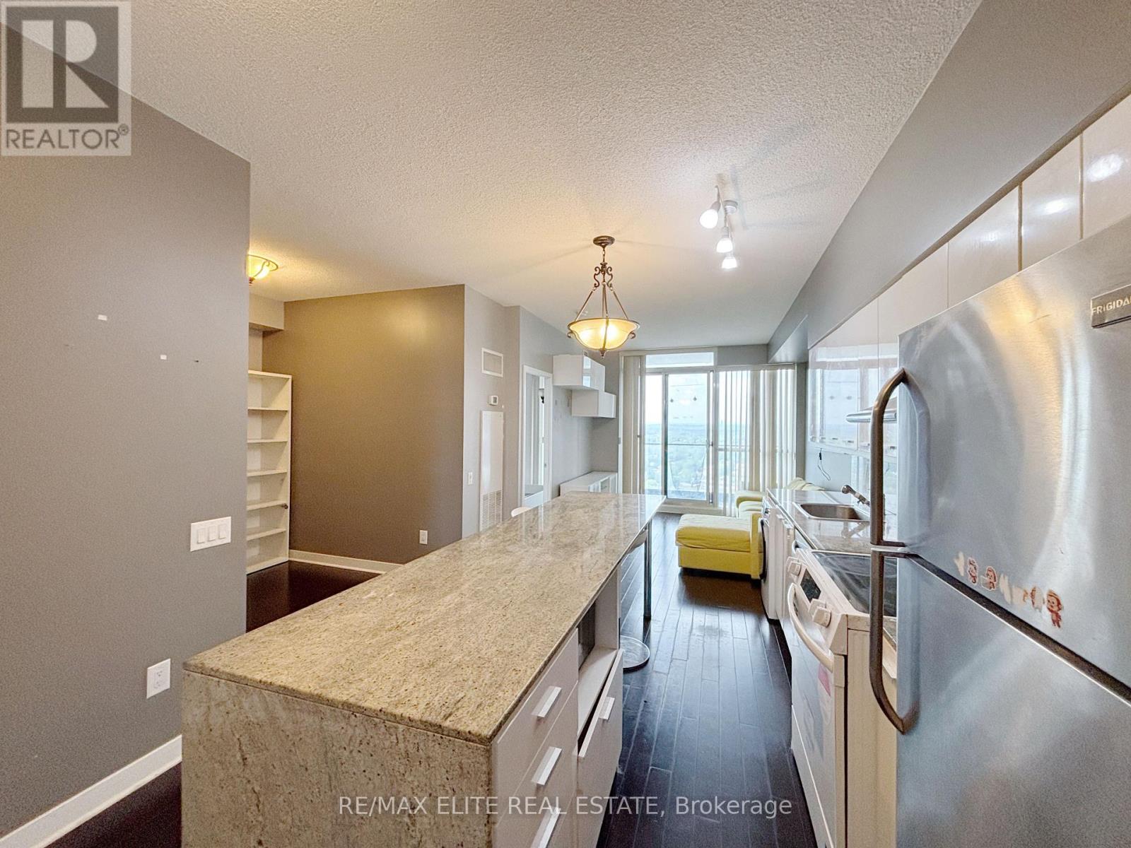 29 Singer Court, Toronto, Ontario  M2K 0B3 - Photo 3 - C13509786