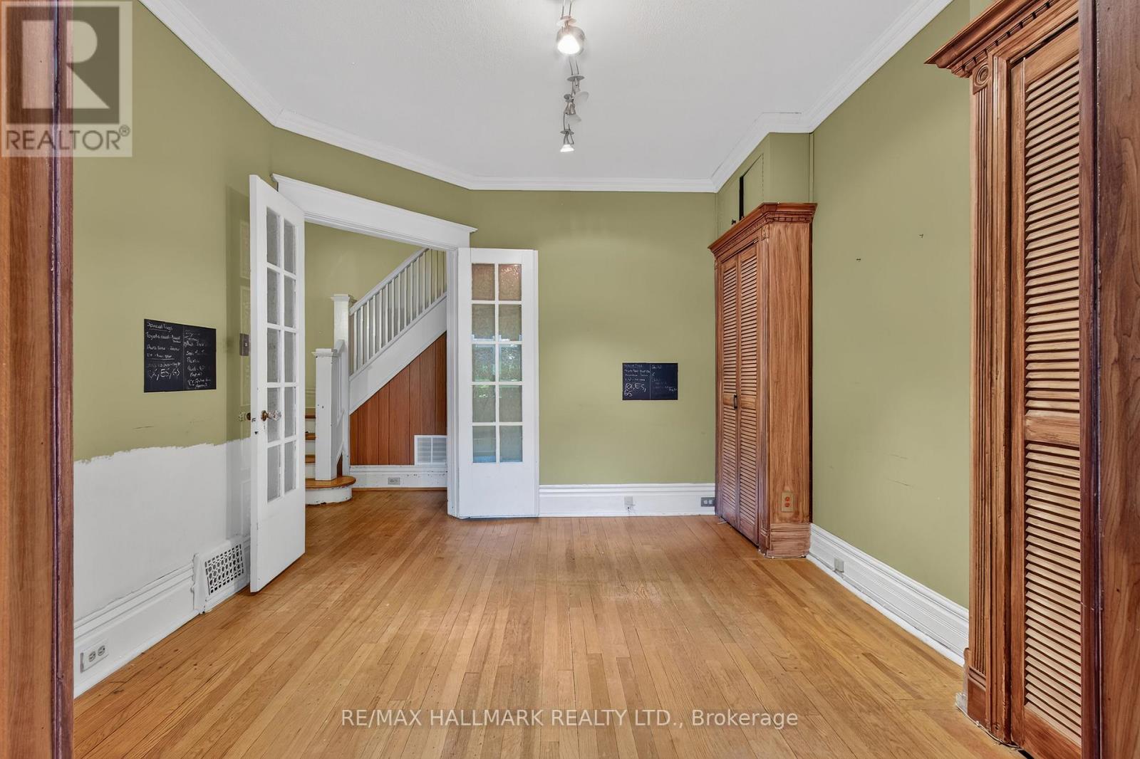 41 Dixon Avenue, Toronto, Ontario  M4L 1N4 - Photo 11 - E13509808